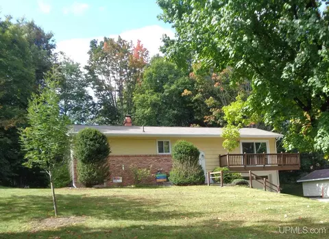 206 W Nicolet, Marquette, MI 49855