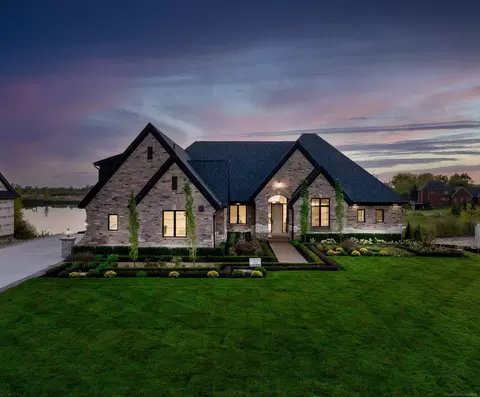 67755 Overlook Trl, Washington, MI 48095