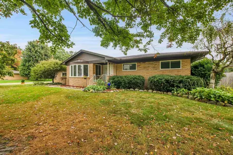 53634 Sophia, Utica, MI 48316