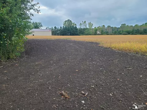 Exterior - 7921 Crabb Rd, Temperance, MI 48182 photo 5 of 8