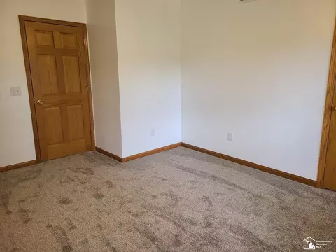 Bedroom - 7921 Crabb Rd, Temperance, MI 48182 photo 3 of 6
