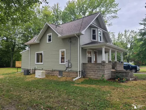 Exterior - 7921 Crabb Rd, Temperance, MI 48182 photo 2 of 8