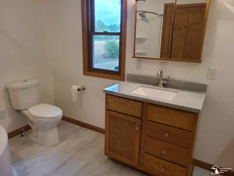 Bath - 7921 Crabb Rd, Temperance, MI 48182 photo 2 of 3
