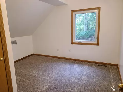 Bedroom - 7921 Crabb Rd, Temperance, MI 48182 photo 6 of 6
