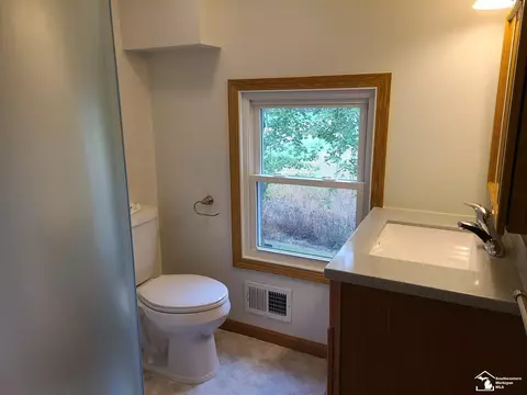 Bath - 7921 Crabb Rd, Temperance, MI 48182 photo 3 of 3