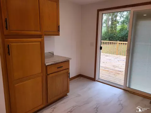 Kitchen - 7921 Crabb Rd, Temperance, MI 48182 photo 5 of 6