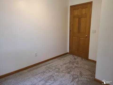 Bedroom - 7921 Crabb Rd, Temperance, MI 48182 photo 4 of 6