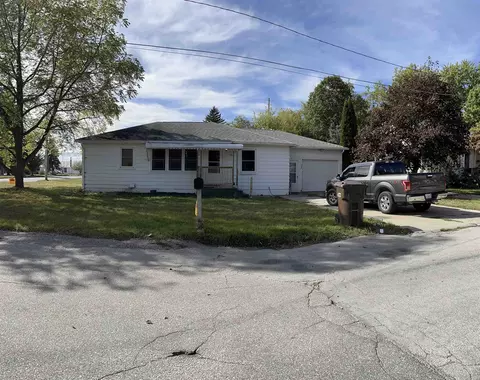 426 S Warren, Pinconning, MI 48650