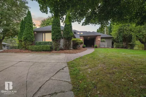5865 Pratt, Lapeer, MI 48446