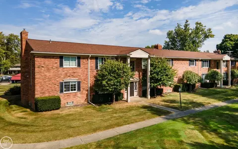 42282 Woodward Ave, Bloomfield Township, MI 48304
