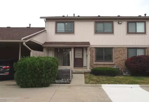 36020 Saint Ives, Clinton Township, MI 48035
