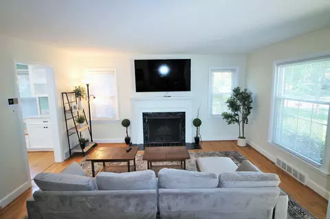 825-827 Neff, Grosse Pointe, MI 48230 photo 6