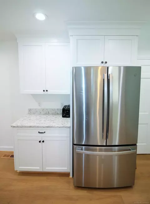 825-827 Neff, Grosse Pointe, MI 48230 photo 15