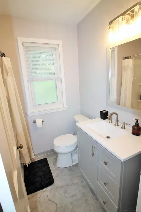 825-827 Neff, Grosse Pointe, MI 48230 photo 16