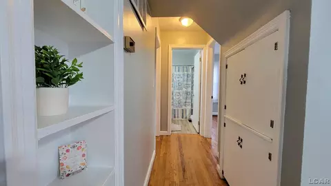 Entry Way - 627 Helme, Adrian, MI 49221 photo 2 of 5