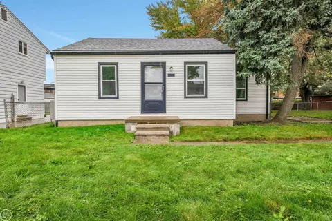19540 Parkside, Saint Clair Shores, MI 48080