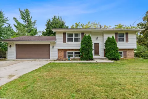 2898 Gravel Rdg, Rochester, MI 48307