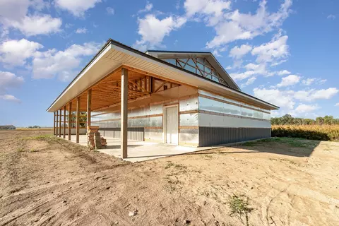 2377 Almeda Bch, Pinconning, MI 48650