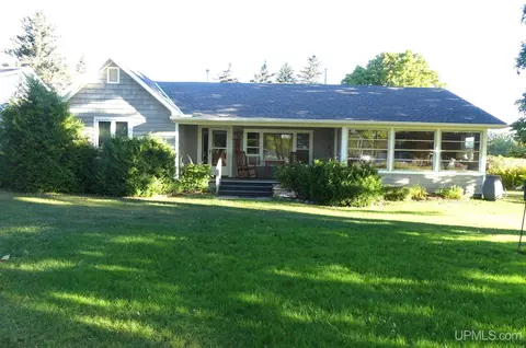 21792 E Coast Guard Pt, Grand Marais, MI 49839
