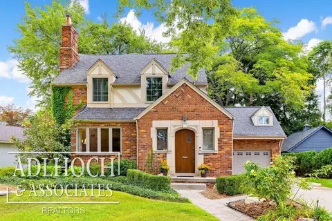 130 Hall, Grosse Pointe Farms, MI 48236