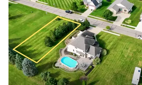 328 Golfside, Lapeer, MI 48446