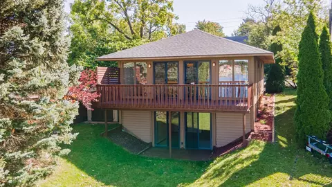 15404 Park Lk, East Lansing, MI 48823