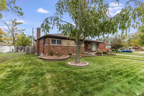 1709 W Longmeadow, Trenton, MI 48183