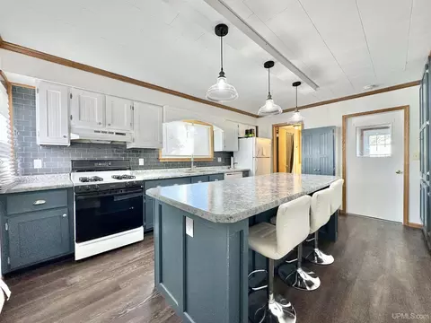 808 S 2nd, Escanaba, MI 49829 photo 4