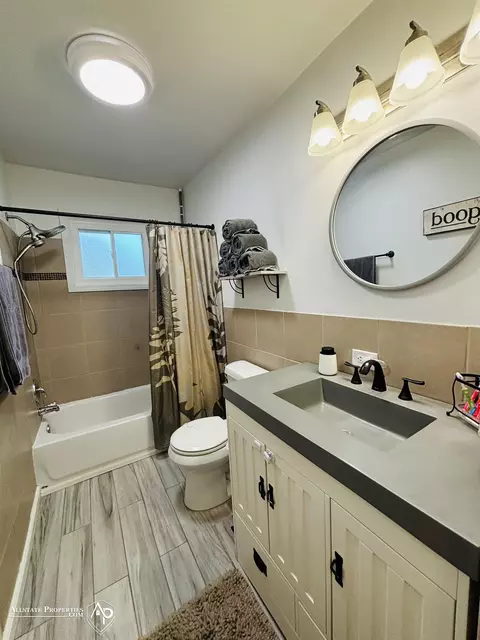 Bath - 409 Sequoia, Davison, MI 48423 photo 1 of 1