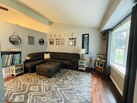 Living - 409 Sequoia, Davison, MI 48423 photo 1 of 2