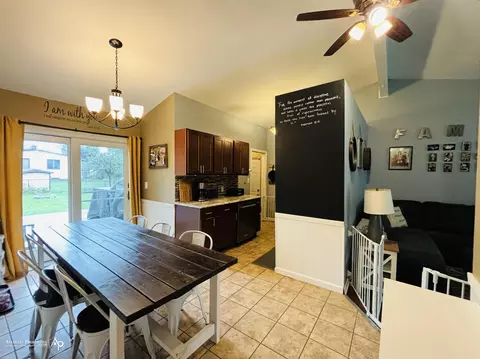 Dining - 409 Sequoia, Davison, MI 48423 photo 1 of 2