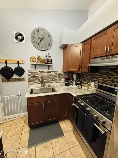 Kitchen - 409 Sequoia, Davison, MI 48423 photo 2 of 3