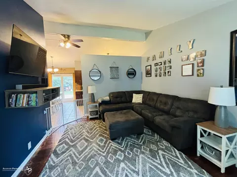 Living - 409 Sequoia, Davison, MI 48423 photo 2 of 2
