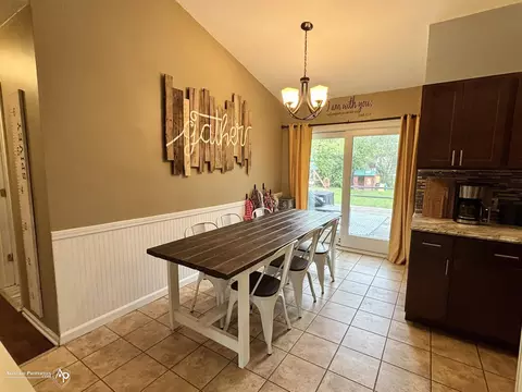 Dining - 409 Sequoia, Davison, MI 48423 photo 2 of 2