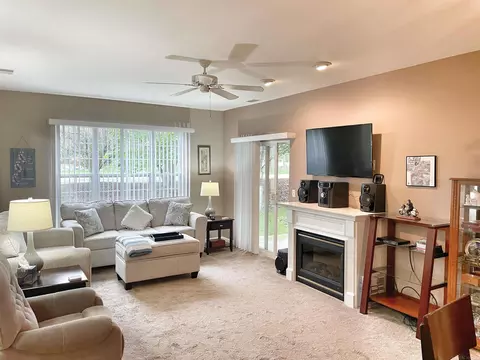 Living - 46142 Rhodes, Macomb, MI 48044 photo 3 of 3