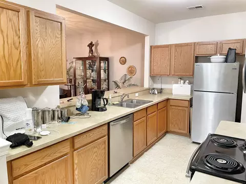 Kitchen - 46142 Rhodes, Macomb, MI 48044 photo 2 of 4