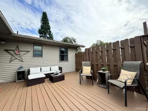 Exterior - 1012 Blankenhorn, L'anse, MI 49946 photo 4 of 18