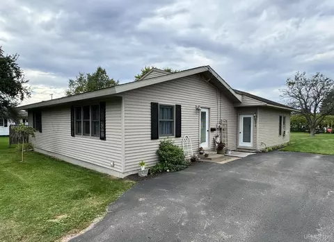 Exterior - 1012 Blankenhorn, L'anse, MI 49946 photo 2 of 18