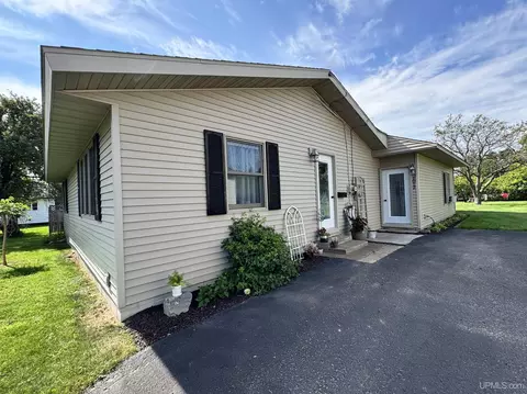 Exterior - 1012 Blankenhorn, L'anse, MI 49946 photo 17 of 18