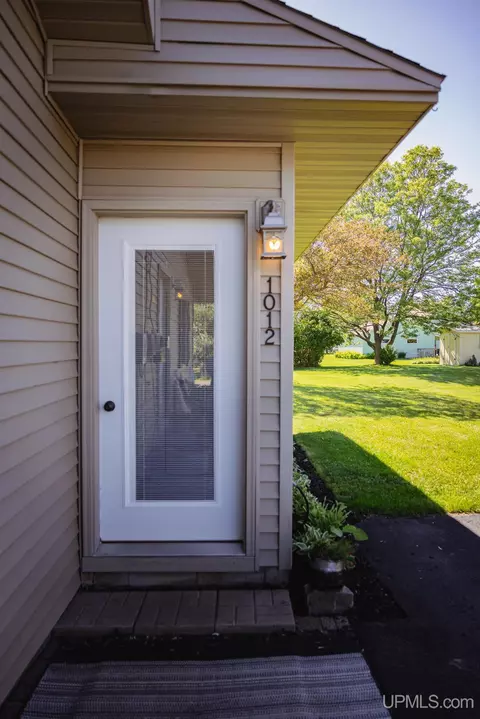 Exterior - 1012 Blankenhorn, L'anse, MI 49946 photo 3 of 18