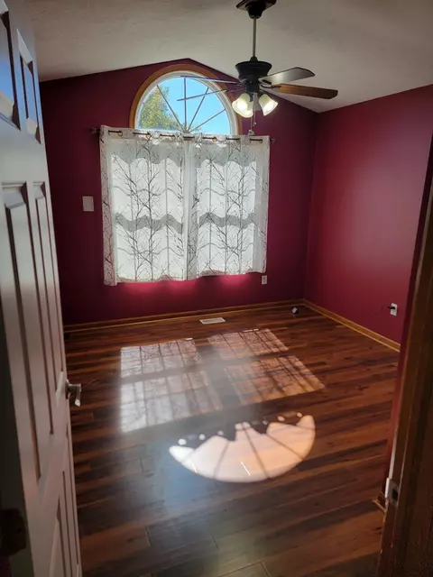 Bedroom - 1850 W King, Owosso, MI 48867 photo 1 of 5