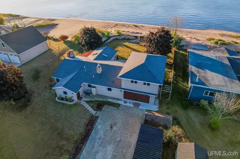 5597 Portage Point 114, Escanaba, MI 49829
