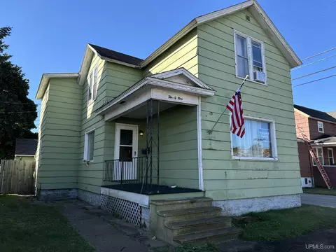 1009 S 4th Ave, Escanaba, MI 49829