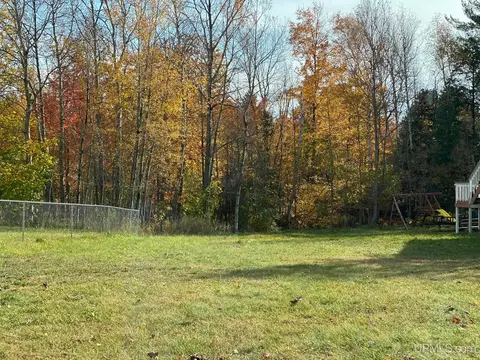 409 Stone Quarry, Marquette, MI 49855