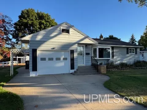 1632 18th Ave S, Escanaba, MI 49829