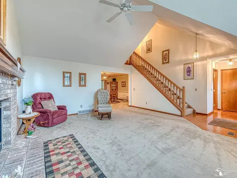 Living - 1046 Eagle, Temperance, MI 48182 photo 2 of 3