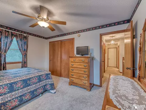 Bedroom - 1046 Eagle, Temperance, MI 48182 photo 4 of 4