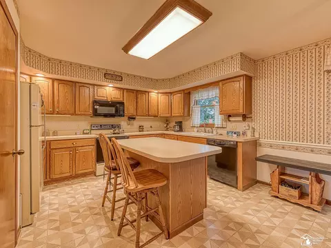 Kitchen - 1046 Eagle, Temperance, MI 48182 photo 1 of 2