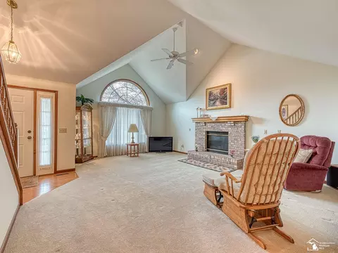 Living - 1046 Eagle, Temperance, MI 48182 photo 3 of 3