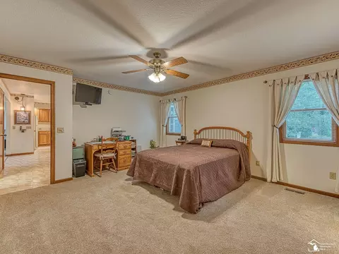 Bedroom - 1046 Eagle, Temperance, MI 48182 photo 2 of 4